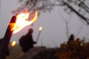 Fackel-Glühwein-Wanderung in Wiesbaden – Flackernde, romantische Lichter & interessante Geschichten